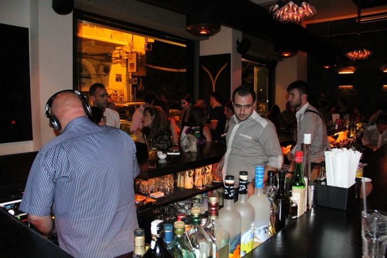 Y Cocktail Bar on Saturday Night